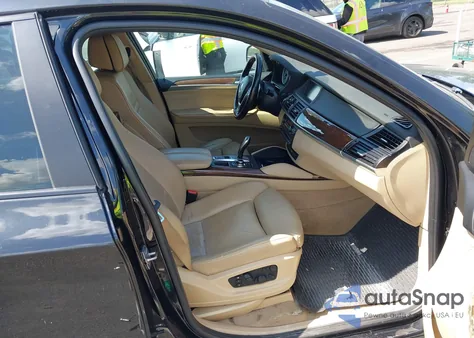 2013 BMW X6 xDrive35I z USA, uszkodzony, nr VIN 5UXFG2C52DL784175